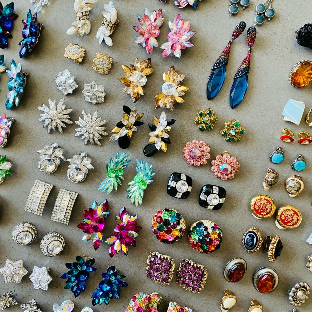 SEMI-MYSTERY BOX - Vintage Costume Earrings - Picture 5 of 8